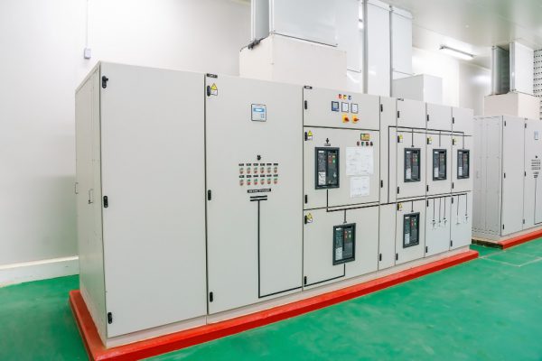 https://electricpt.vn/wp-content/uploads/2023/07/electrical-switchgear-industrial-electrical-switch-panel-600x400.jpg